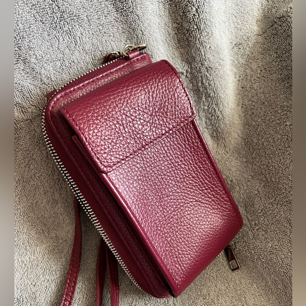 Crossbody leather slim bag